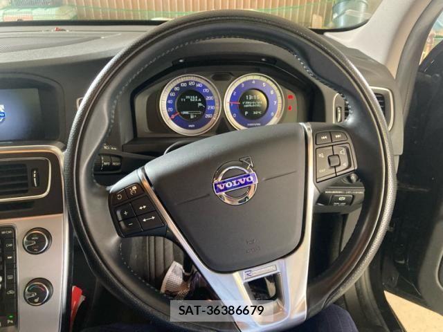 Volvo V60 2012-06 8746673-10