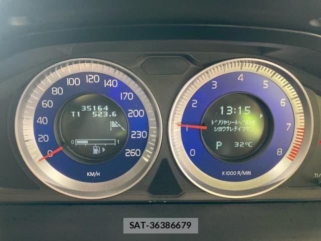 Volvo V60 2012-06 8746673-11