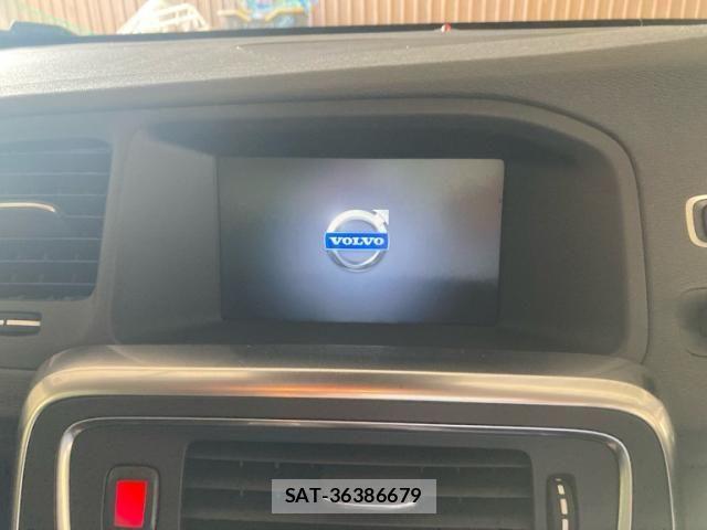 Volvo V60 2012-06 8746673-12