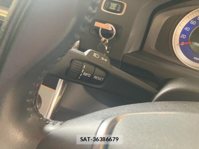 Volvo V60 2012-06 8746673-17