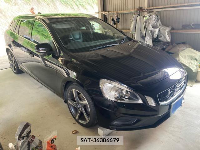 Volvo V60 2012-06 8746673-2