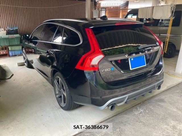 Volvo V60 2012-06 8746673-3