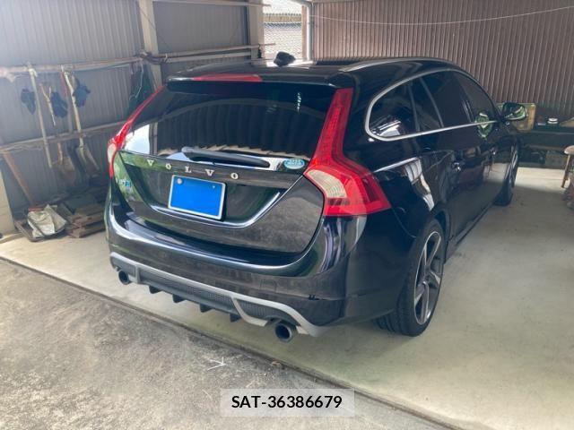 Volvo V60 2012-06 8746673-4