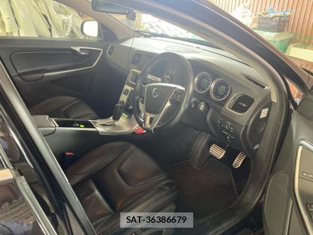 Volvo V60 2012-06 8746673-7