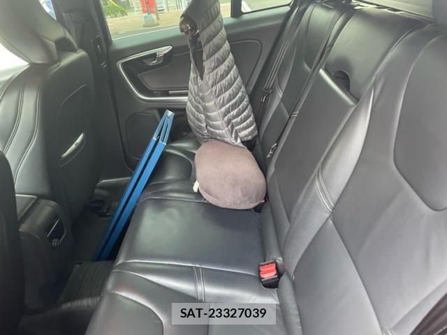 Volvo V60 2016-07 8782535-12