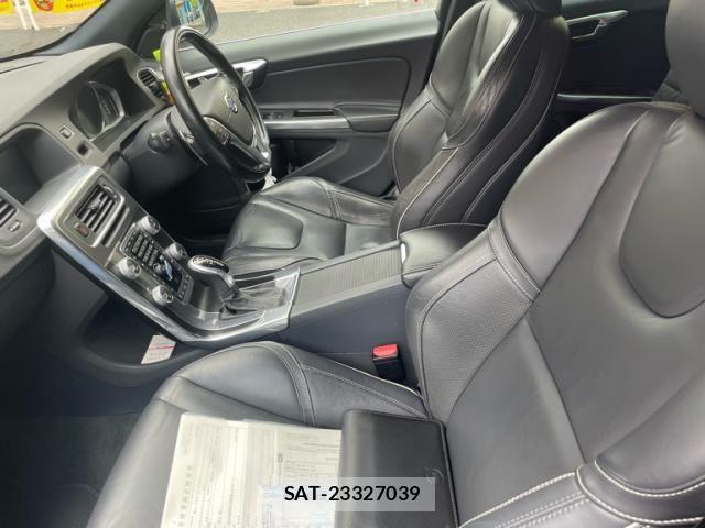 Volvo V60 2016-07 8782535-16