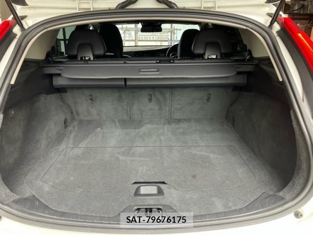 Volvo V60 2013-11 8832357-10