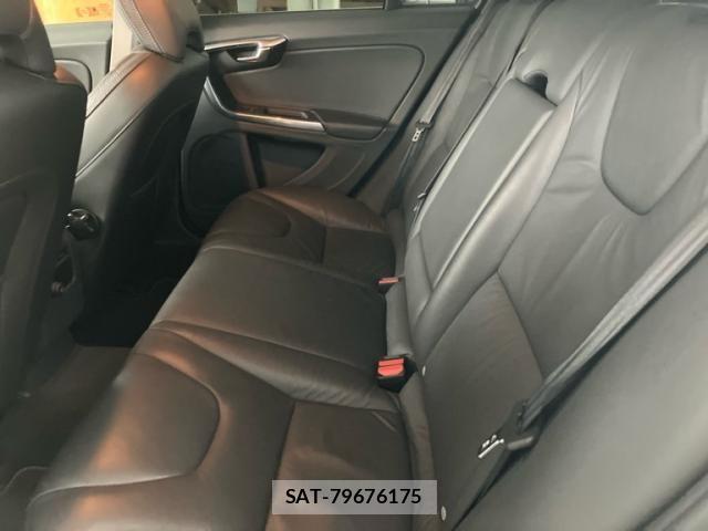 Volvo V60 2013-11 8832357-11