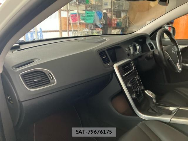 Volvo V60 2013-11 8832357-16