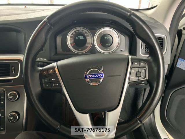 Volvo V60 2013-11 8832357-21