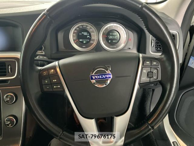 Volvo V60 2013-11 8832357-26
