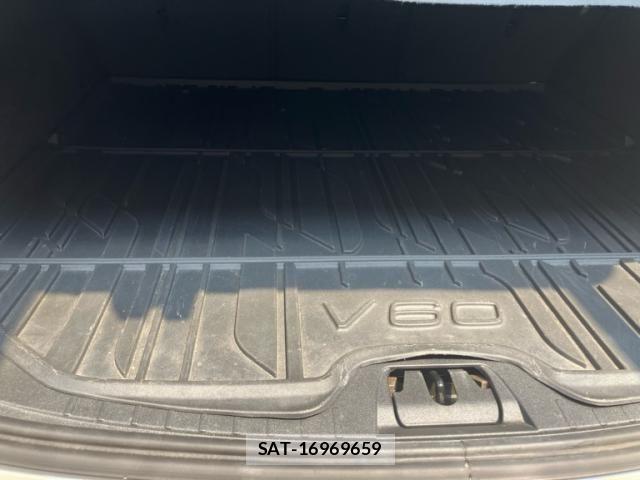 Volvo V60 2011-06 8832365-11