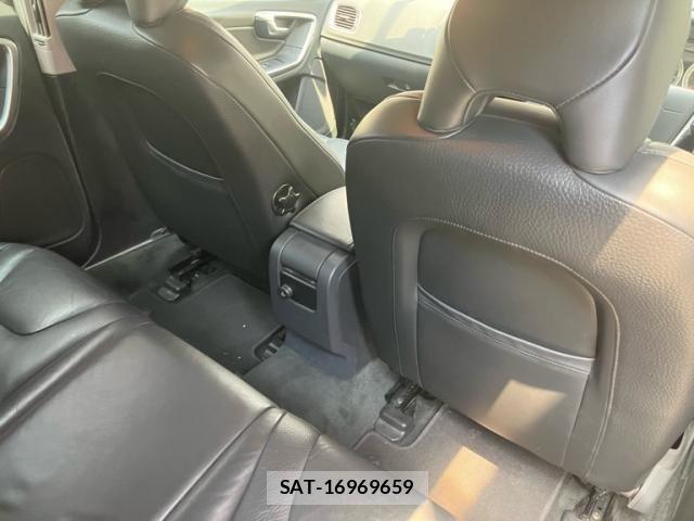 Volvo V60 2011-06 8832365-14