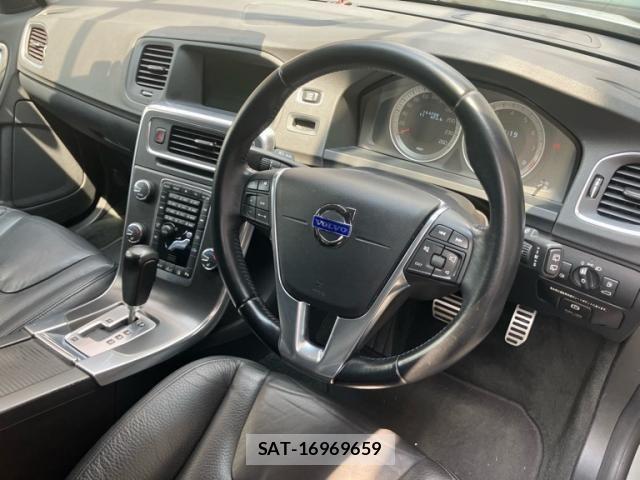 Volvo V60 2011-06 8832365-15