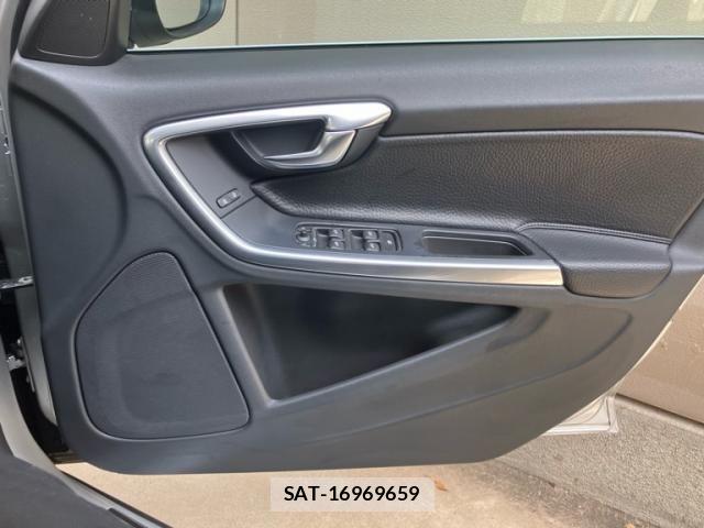 Volvo V60 2011-06 8832365-17