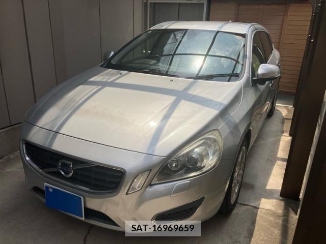 Volvo V60 2011-06 8832365-1