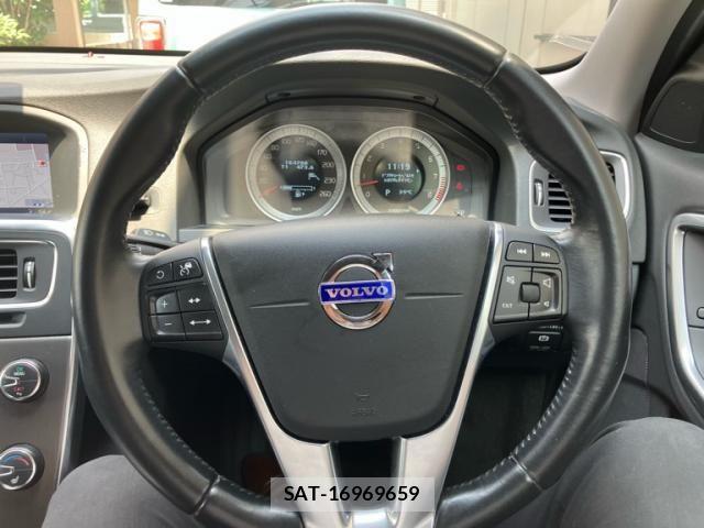 Volvo V60 2011-06 8832365-19