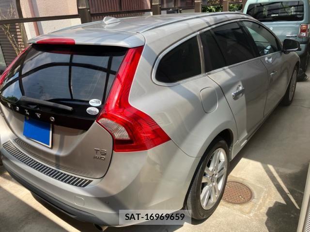 Volvo V60 2011-06 8832365-2