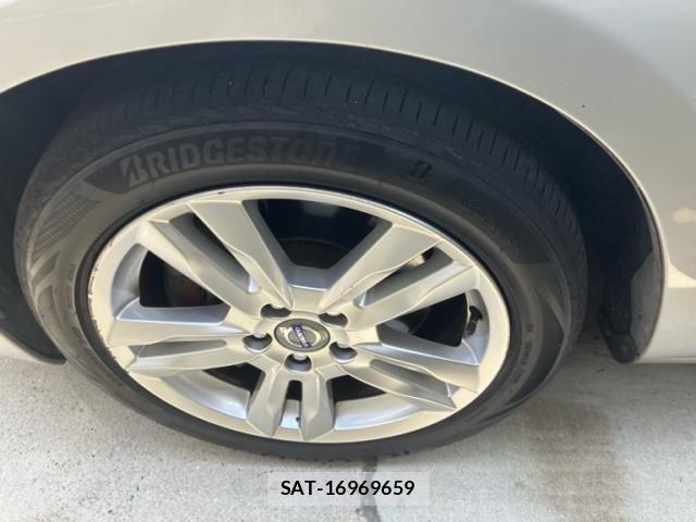 Volvo V60 2011-06 8832365-8