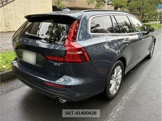 Volvo V60 2022-01 8832356-1