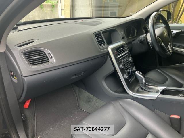 Volvo V60 2014-03 8832364-10