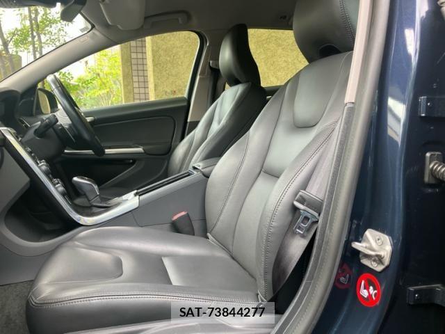 Volvo V60 2014-03 8832364-11