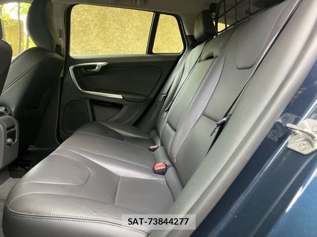 Volvo V60 2014-03 8832364-12