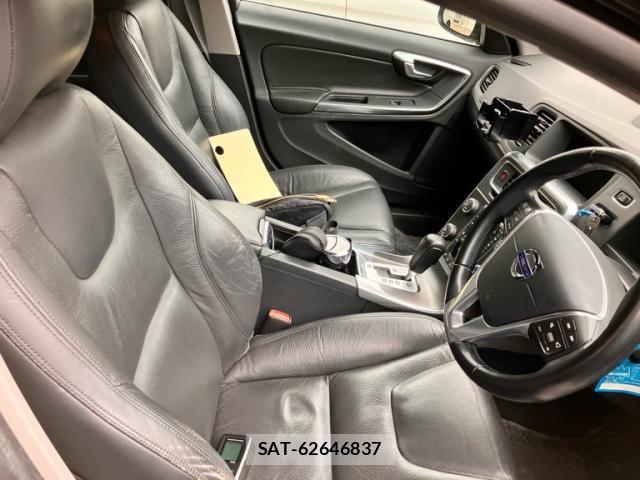 Volvo V60 2011-12 8851014-11