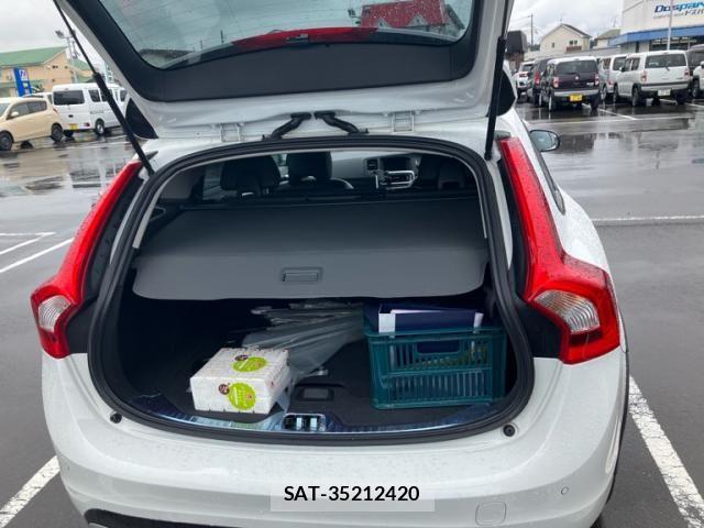 Volvo V60 2017-06 8851012-14