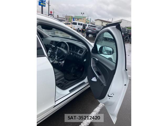 Volvo V60 2017-06 8851012-16