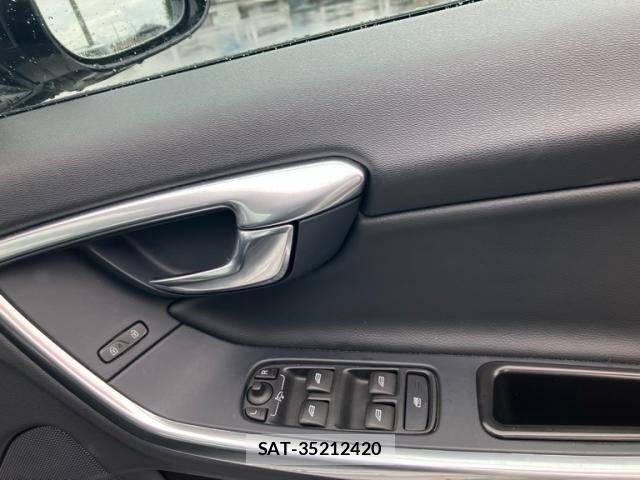 Volvo V60 2017-06 8851012-17