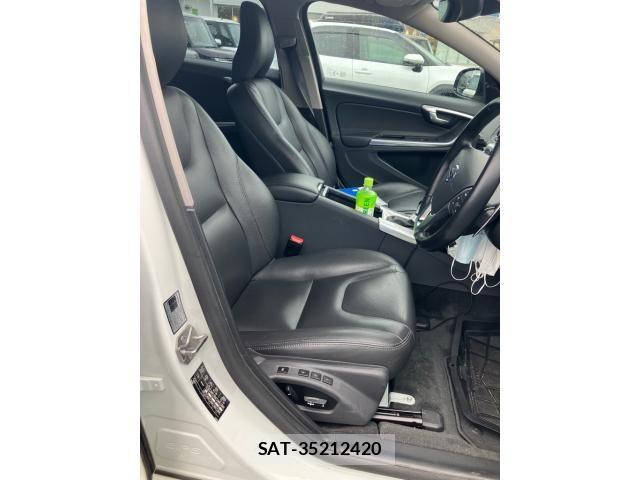 Volvo V60 2017-06 8851012-18
