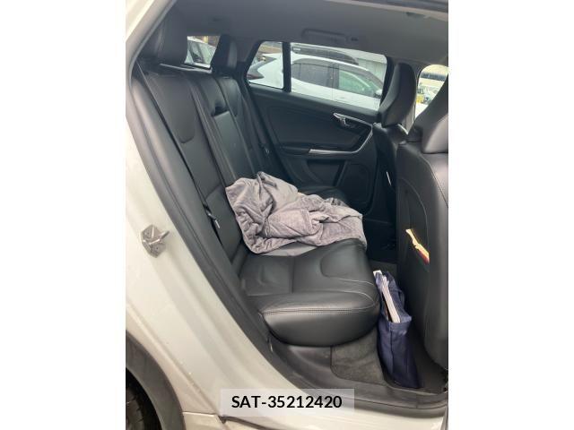 Volvo V60 2017-06 8851012-22