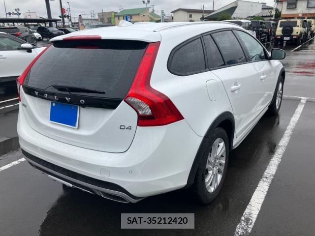 Volvo V60 2017-06 8851012-3