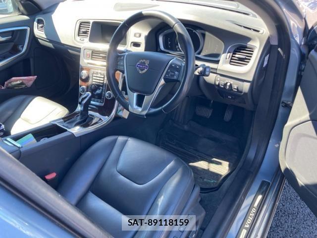 Volvo V60 2018-09 8851013-8