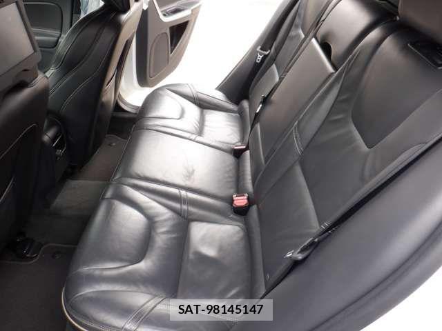 Volvo V60 2015-01 8851011-9