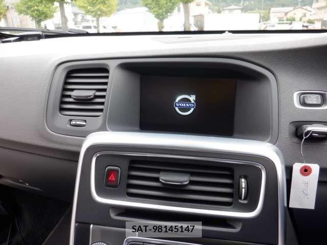 Volvo V60 2015-01 8851011-11