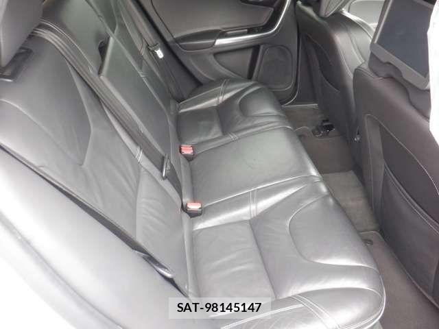 Volvo V60 2015-01 8851011-8