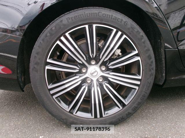 Volvo V60 2019-09 8882843-12