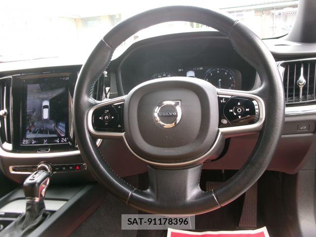 Volvo V60 2019-09 8882843-17