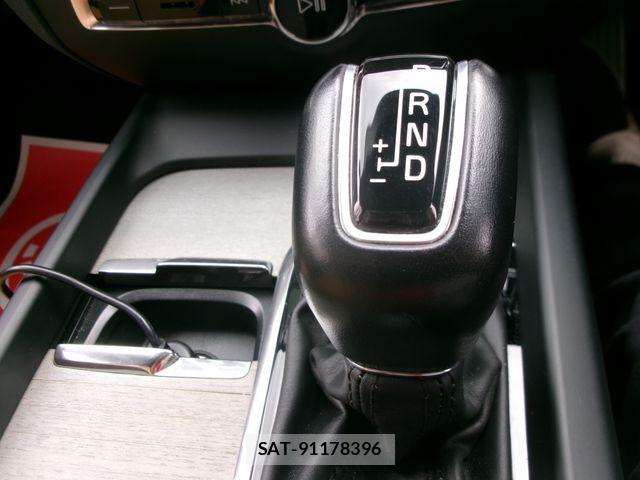 Volvo V60 2019-09 8882843-21