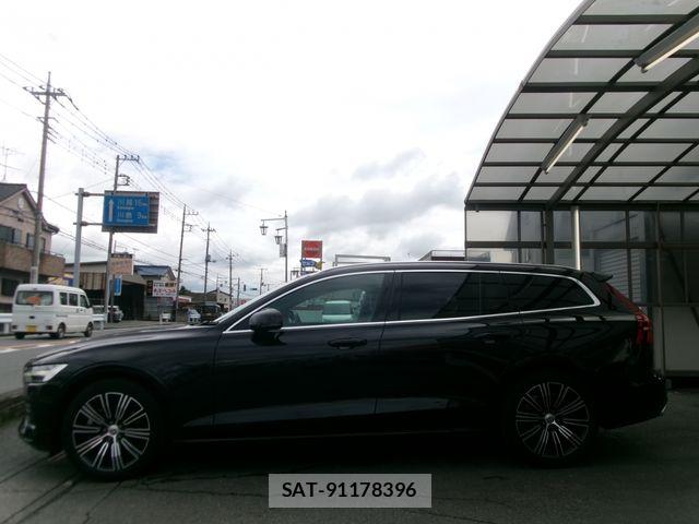 Volvo V60 2019-09 8882843-3