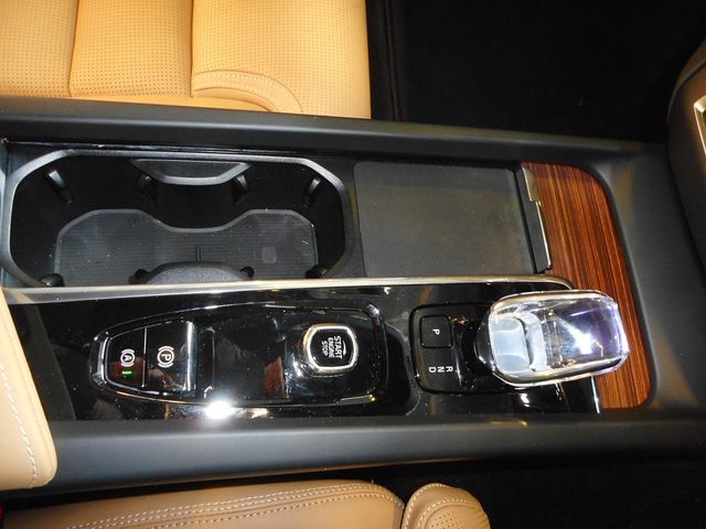 Volvo CROSS COUNTRY 2025-03 3687003-16