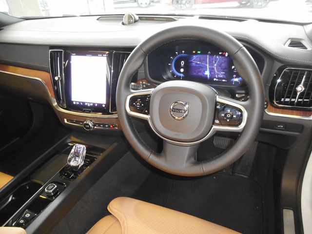 Volvo CROSS COUNTRY 2025-03 3687003-1