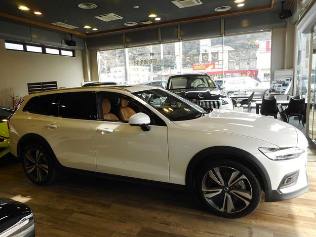 Volvo CROSS COUNTRY 2025-03 3687003-5