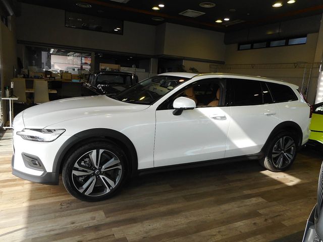 Volvo CROSS COUNTRY 2025-03 3687003-6