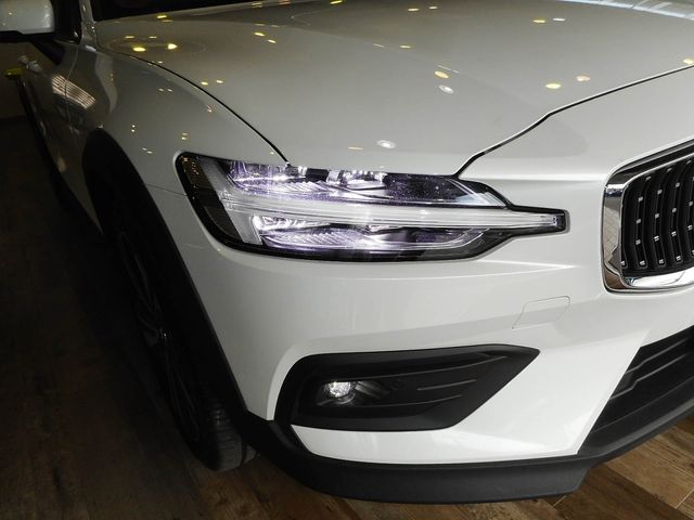 Volvo CROSS COUNTRY 2025-03 3687003-8