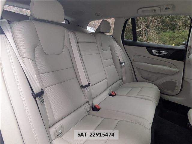 Volvo CROSS COUNTRY 2019-08 6678654-16