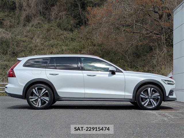 Volvo CROSS COUNTRY 2019-08 6678654-3