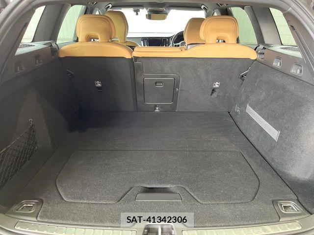 Volvo CROSS COUNTRY 2019-08 6717690-15